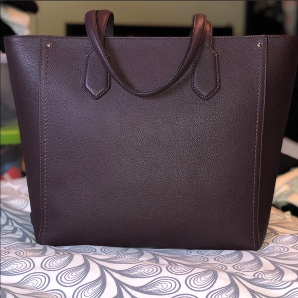Elegant Burgundy Leather Tote Bag - Picture 1 of 8